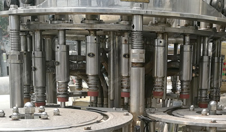 易拉罐啤酒灌装机-3 易拉罐啤酒灌装机-3